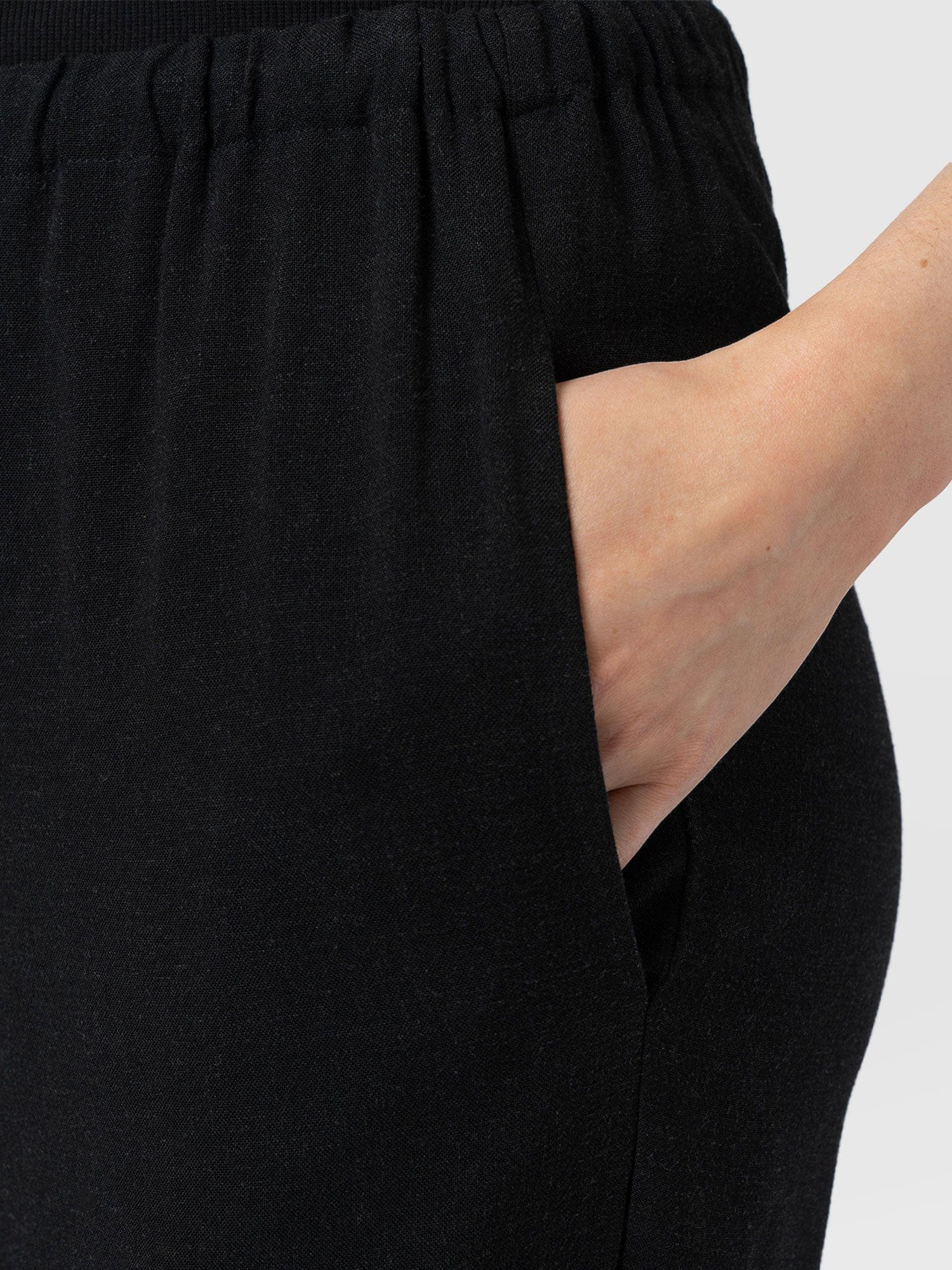 Corinne Pant Black - Women's Trousers | Saint + Sofia® EU